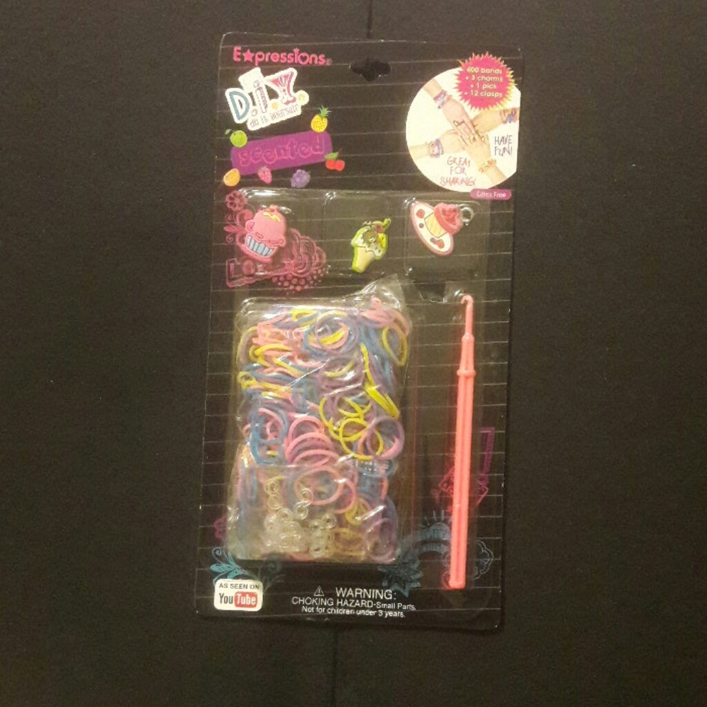 Expressions D.i.Y. scented rubberband bracelet kit